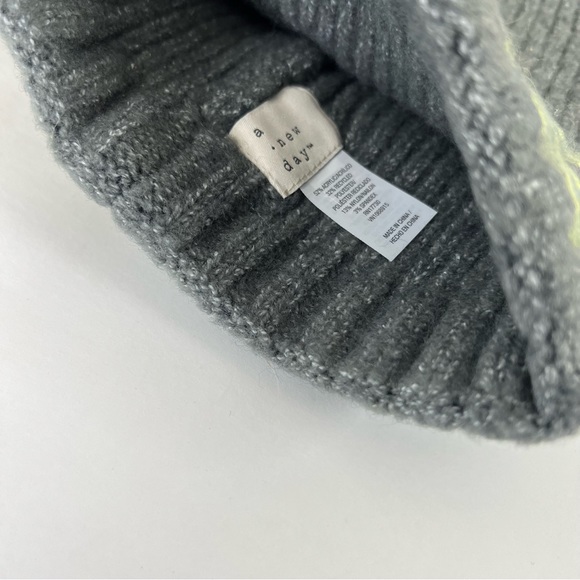 A NEW DAY gray yellow striped Beanie & Mittens Set NWT one size GIFT Winter - Picture 4 of 5